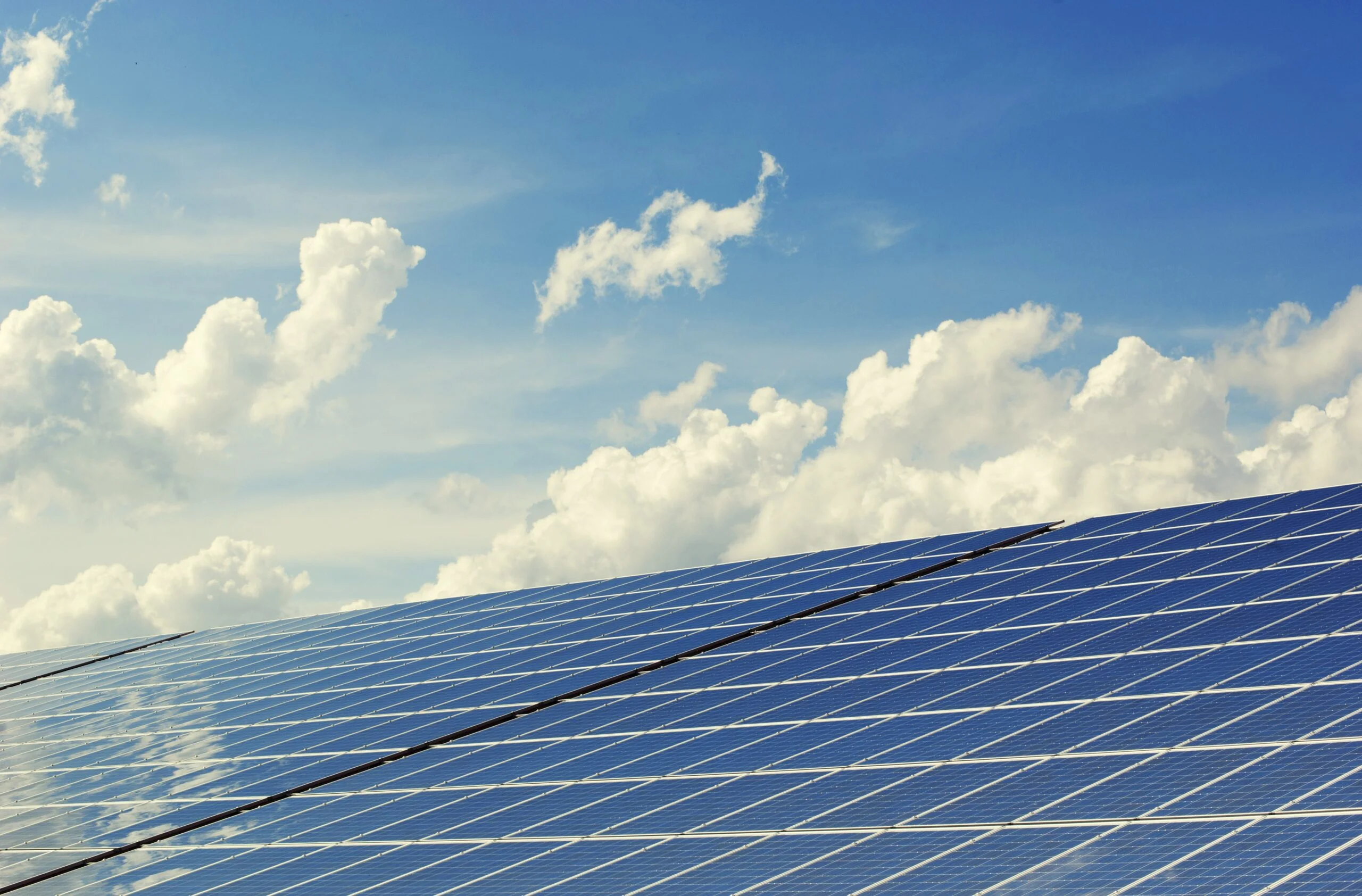 Baterías y paneles solares juntos: seguridad e independencia energética